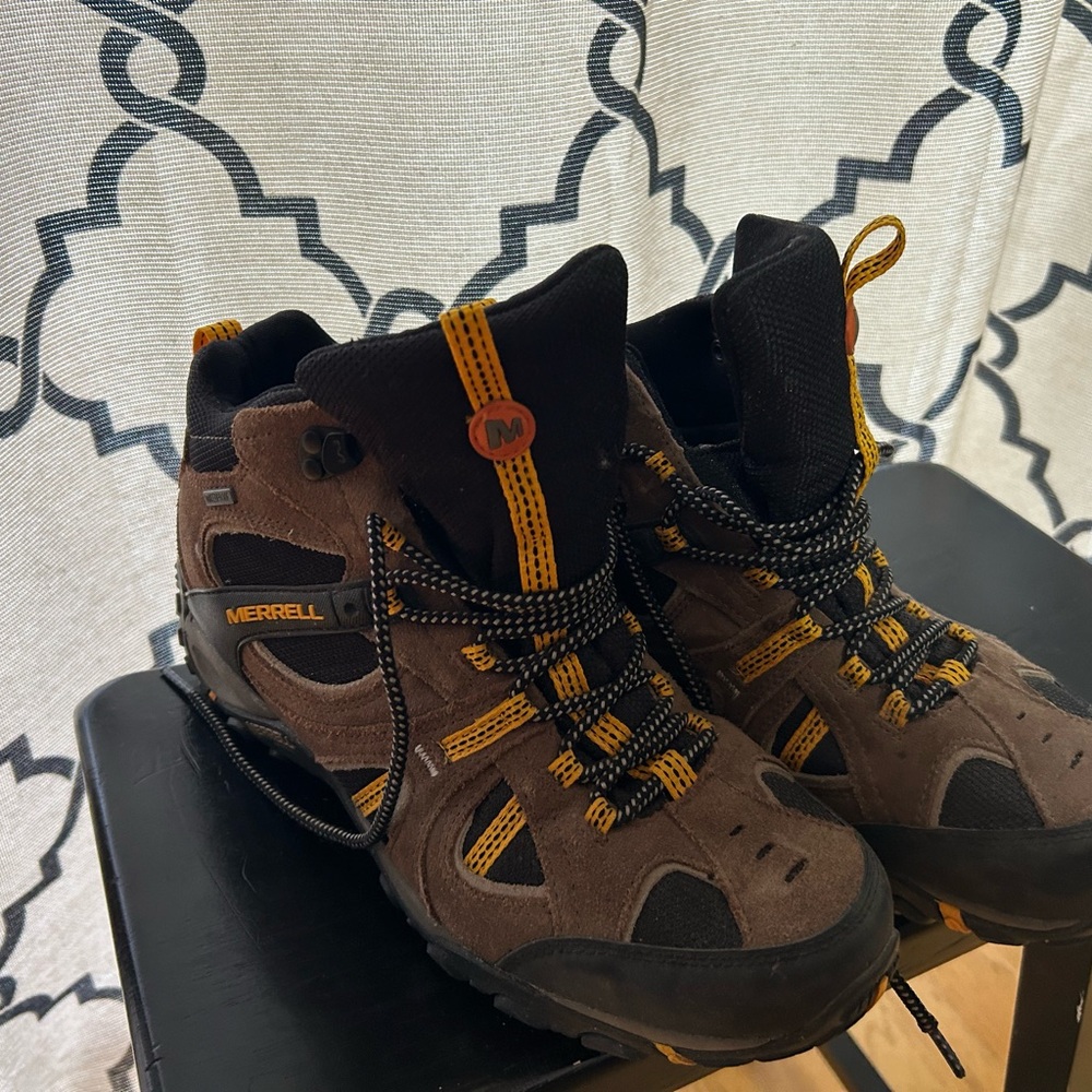 Merrell Brown and Black Men's Shoes - Picture 7 of 8